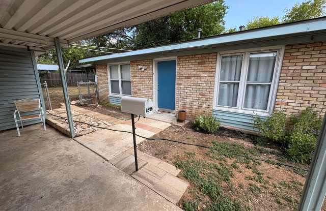 Ranch style home in Windsor Park!