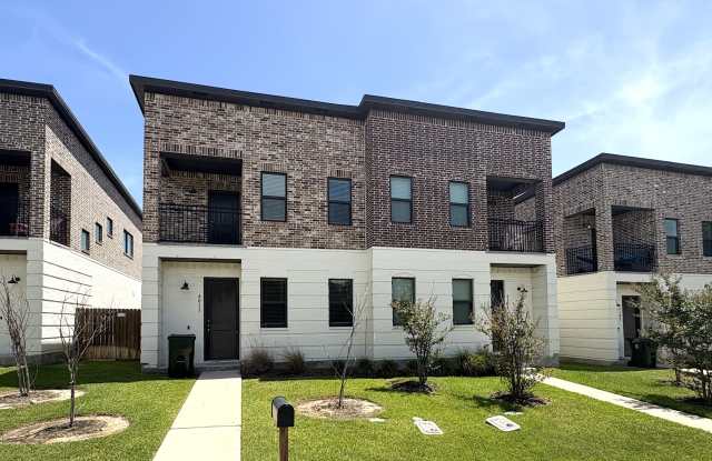 4011 Oaklawn Street