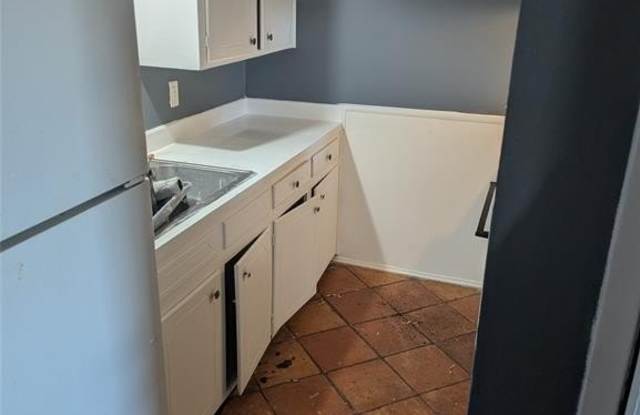 1221 MINERAL WELL HWY