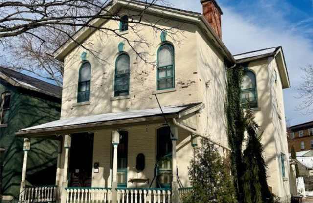 25 Whitney Place unit: Lower Front