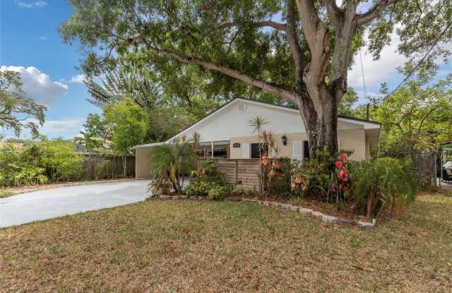 5312 S RUSSELL STREET