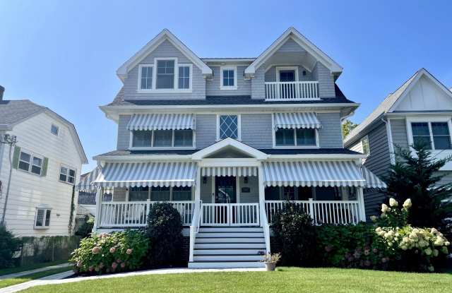 Photo of 303 Pennsylvania Avenue