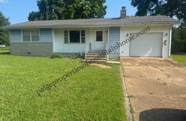 Charming 2-Bedroom Home with Large Yard & Garage