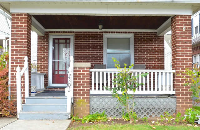 Photo of 2203 Fairview Ave