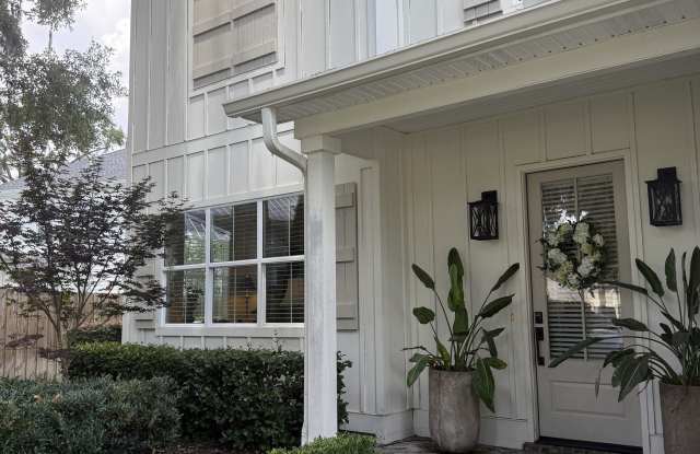 3 Lake View Cottages Court