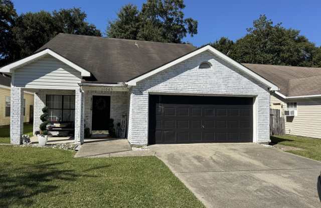 Photo of 11065 Oakcrest Drive