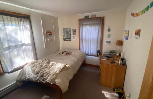 University Student Rental- Available for the 2026-2027 School Year!! Heat  Hot Water included!!