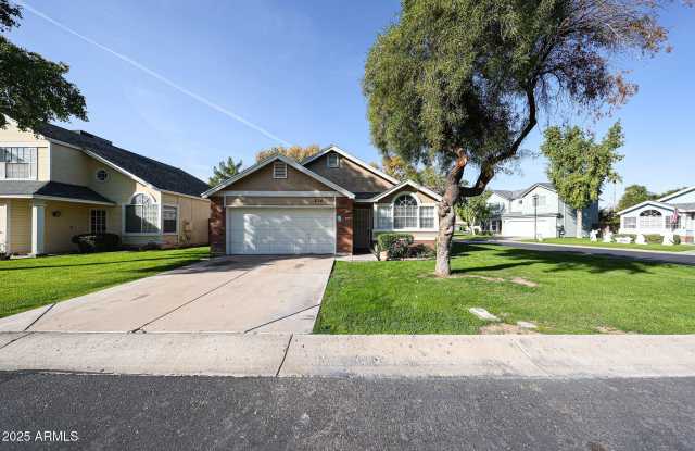 Photo of 214 S RUSH Circle E