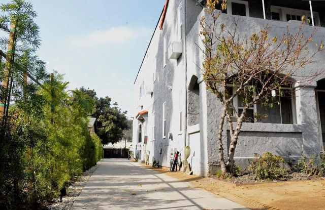 Located in the heart of West Adams, Upper Level 1 Bedroom Available Soon!