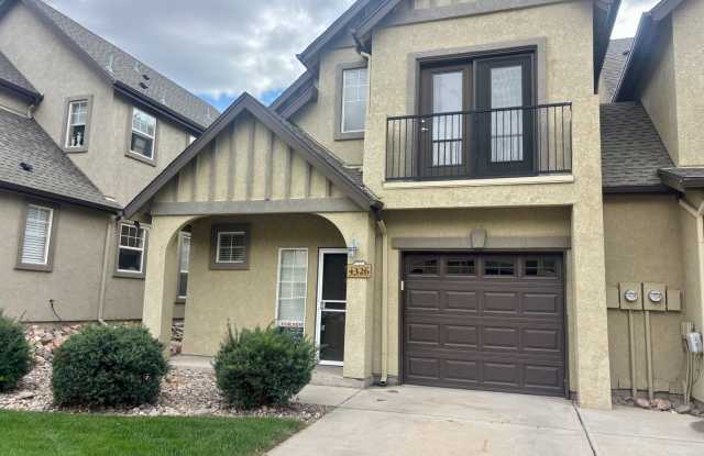 Luxury Townhome in Springs Ranch with clubhouse amenities