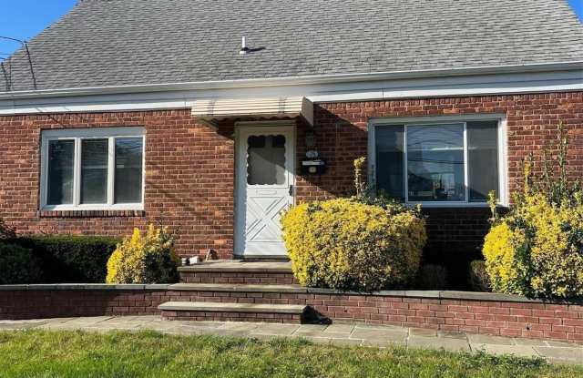 15 5th Avenue - 15 5th Avenue, Westbury, NY 11590