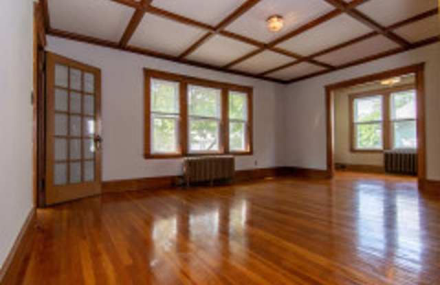 Upper Floors in a Duplex Conveniently Located in Arlington Heights