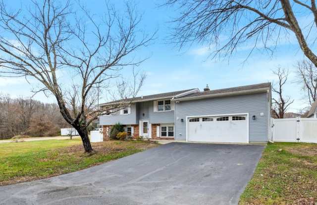 Photo of 1302 SQUIRE Lane