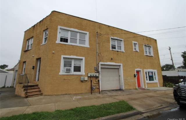 Photo of 215 Colonial Avenue unit: 1