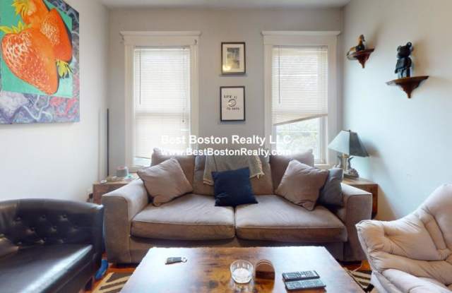 3 holmen St.