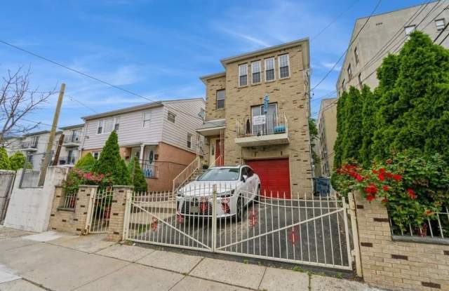 7 HALLECK ST