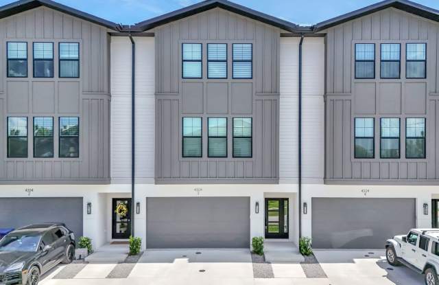 Photo of GORGEOUS Like NEW 4/3.5 CUSTOM TOWNHOME
