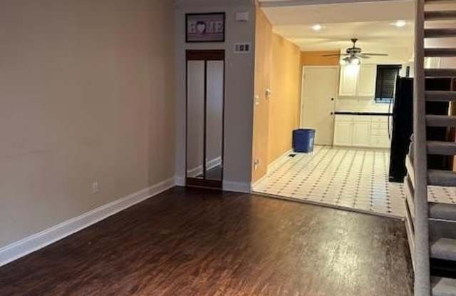 2441 S WOODSTOCK STREET