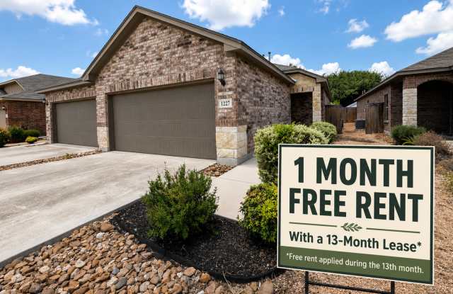 1 Month Free rent with a 13 Month Lease /  Walk to Gruene/  Fridge Inculded / No Carpet / CISD