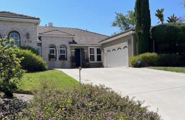Independent Studio w/ Kitchenette in a Single Story Rolling Hills Ranch Home