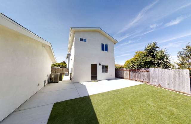 Photo of PRIVATE YARD!! 4BD/2BR, Corner of Tipton and 63rd