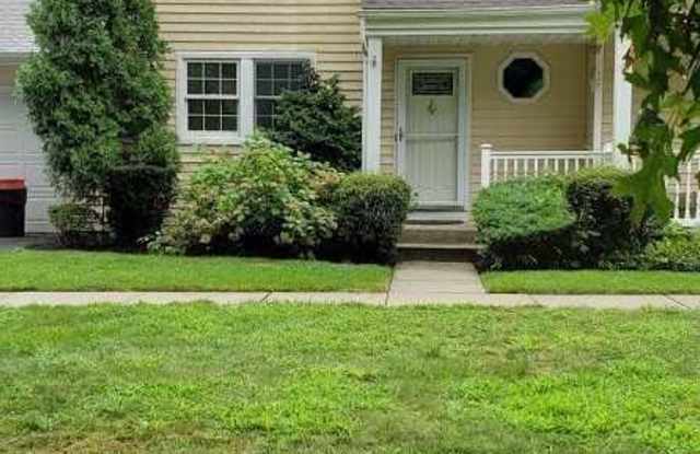 16 Huntington Commons - 16 Huntington Commons, Yaphank, NY 11980