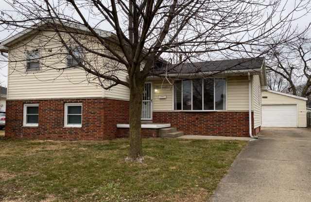 COMING SOON!! Great 4bedroom, 2 Full Bath house with large fenced in yard! photos photos