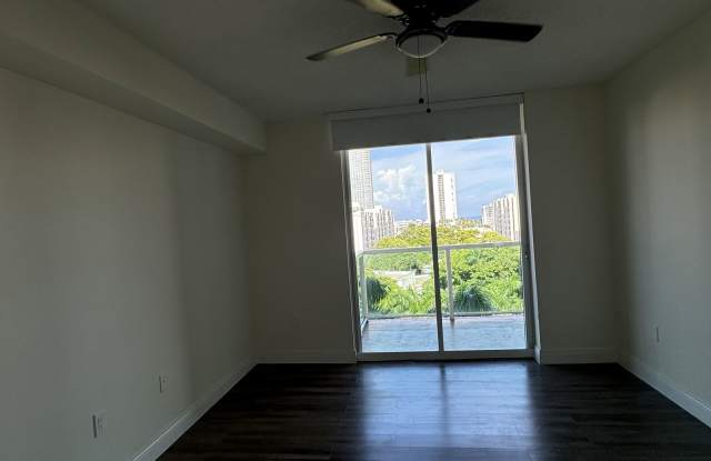 17000 North Bay Road