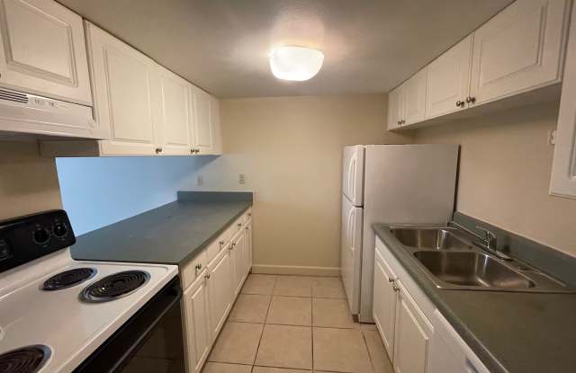 2729 Hidden Lake Blvd Unit B