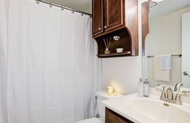 Columbia Uptown Apartments