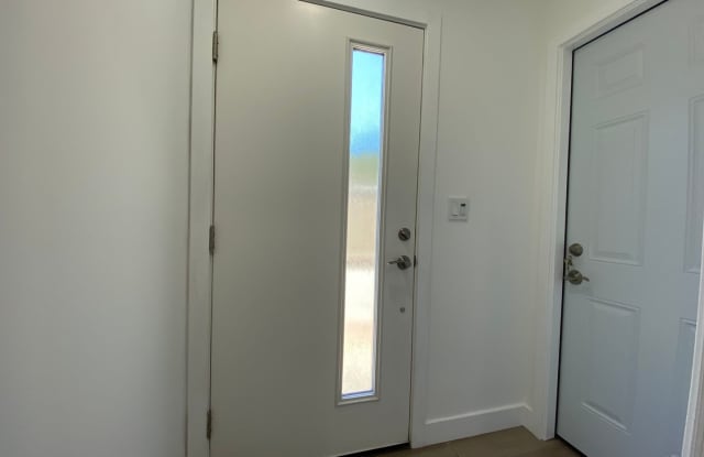 Chic  Private Ground-Level Studio | Private Entrance + Patio