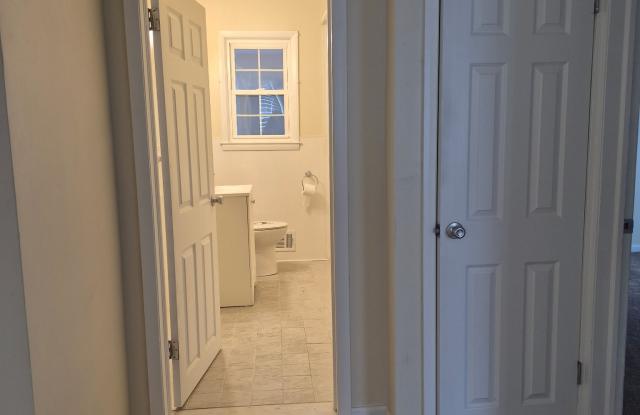 2820 Illinois Avenue