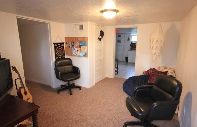 Cute 2 Bed/1 Bath Basement Apartment super close to BYU!