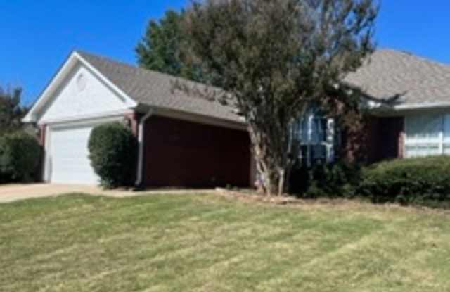 Beautiful 3 Bedroom on Remington Way/Corner Lot/New Flooring/No Carpet