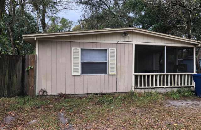 Single Family Home 4Bed/2Bath+nice size back yard ready Mid-June 2026 $1750/month