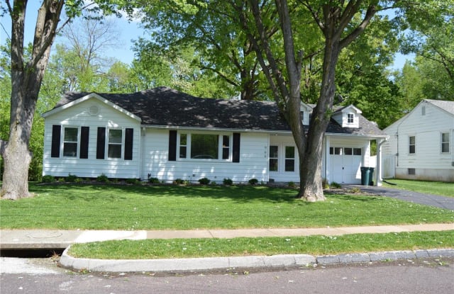 966 Simmons Avenue - 966 Simmons Avenue, Kirkwood, MO 63122