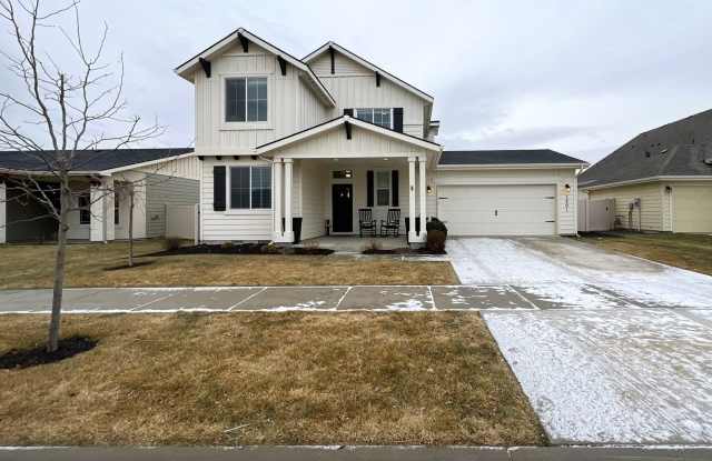 Welcome to this charming 3 bed 2.5 bath home just off Deer Flat and Linder Rd.