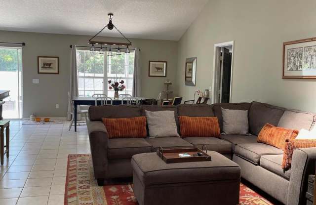 4393 SE Scotland Cay Way