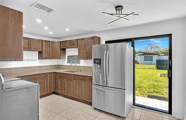 4156 SW 49th Ct