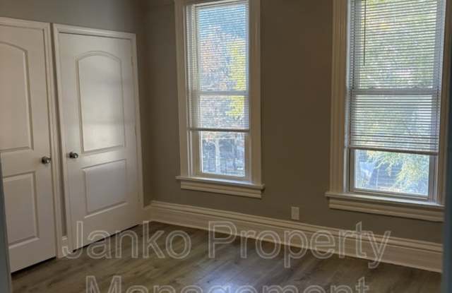 7111 S Greenwood Ave