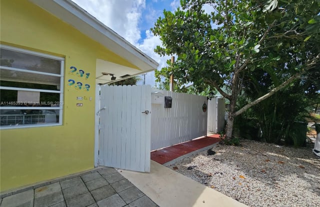 231 SW 15th St - 231 Southwest 15th Street, Dania Beach, FL 33004