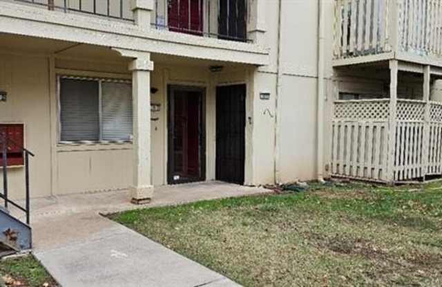 6712 S Lewis Avenue unit: 103