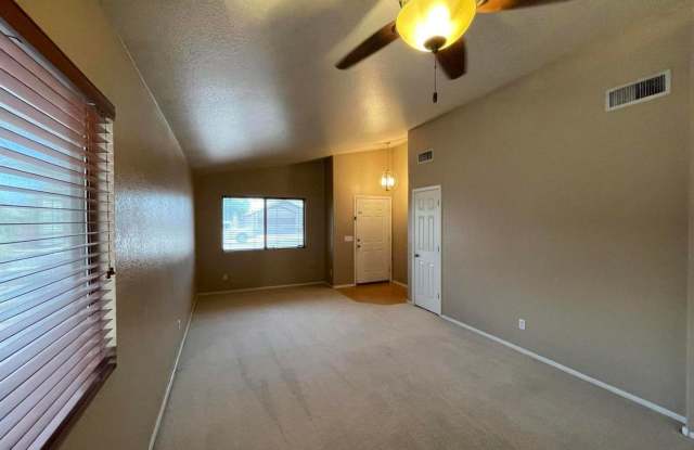 3 bed 2 bath home in Surprise!
