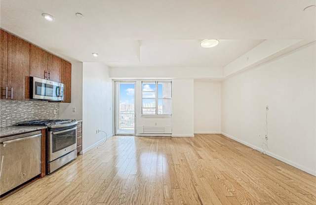 50 Oceana Dr W # UR2021QG