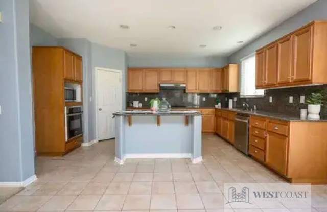 ROSETTA CANYON Gem!!!!$ 500 OFF FIRST MONTH - 4 Bedroom 3 bath plus large bonus room.