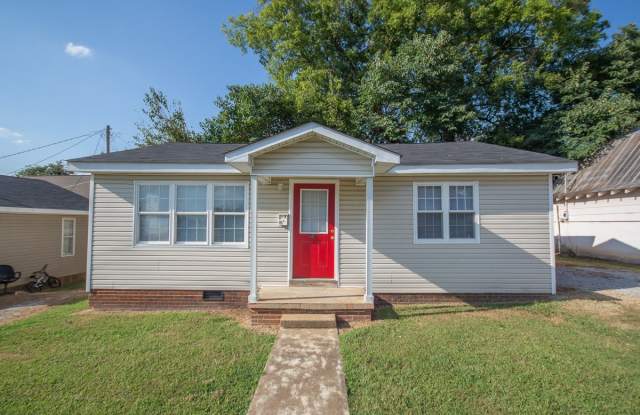 2 Bedroom in Athens! Lawn Care Included!