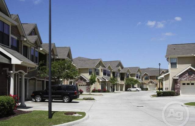 Mansions at Ivy Lakes