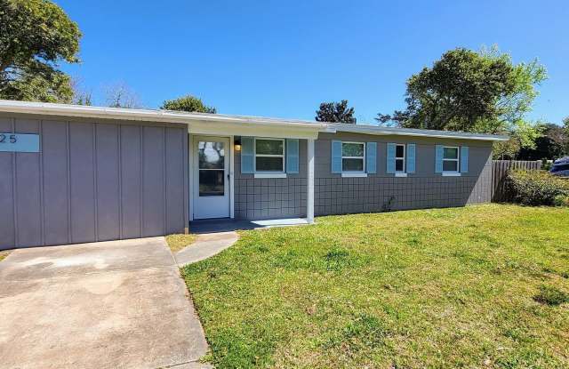 Photo of 325 ROYAL PALMS Drive
