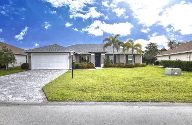 375 SW Vista Lake Drive