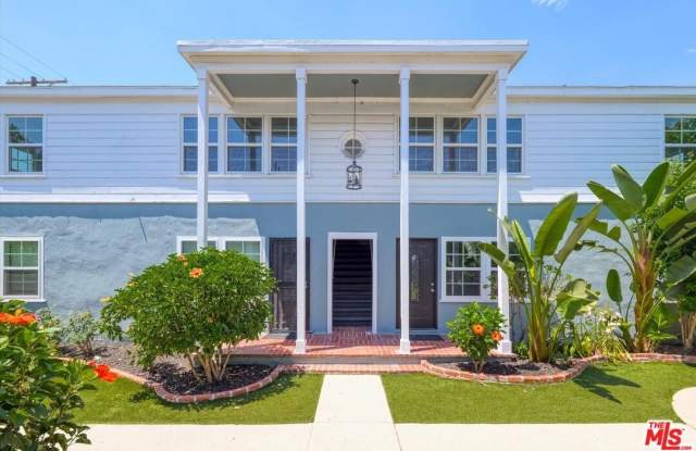 Photo of 11683 Chandler Blvd